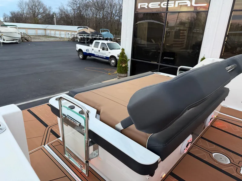 Slide: The Image of Regal 38SAV SURF 2026 - 17