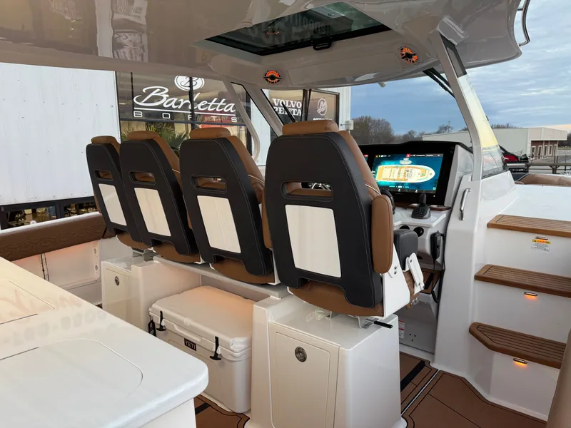 Slide: The Image of Regal 38SAV SURF 2026 - 18