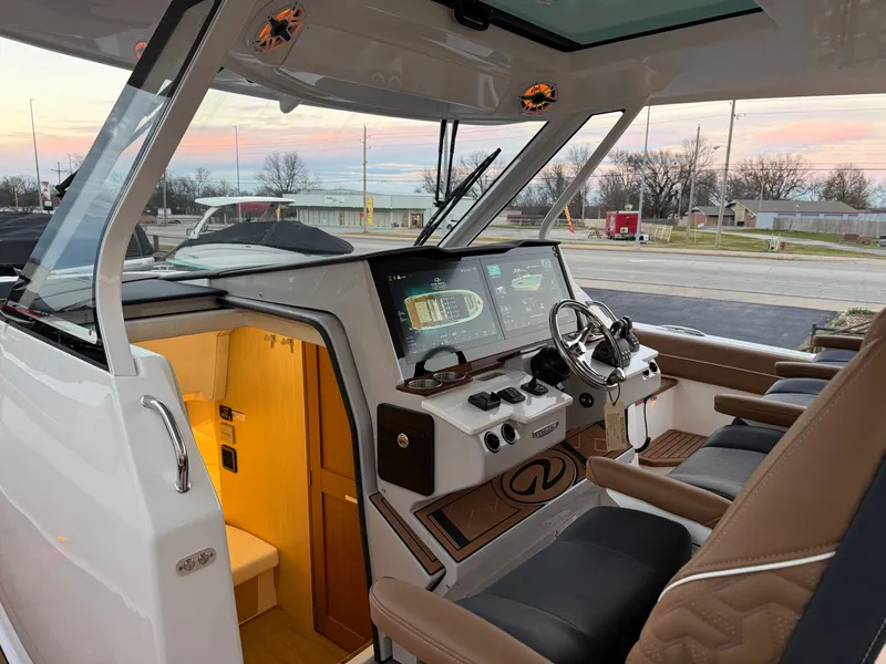 Slide: The Image of Regal 38SAV SURF 2026 - 21