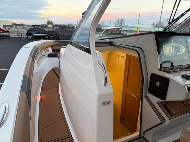 Slide: The Image of Regal 38SAV SURF 2026 - 23