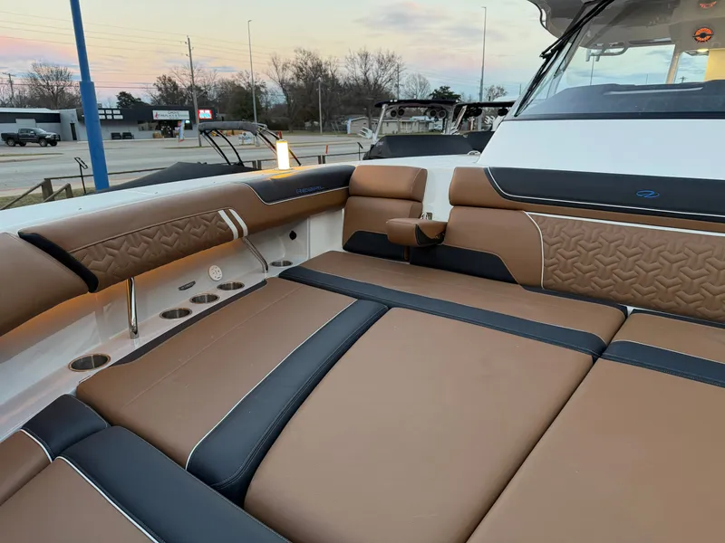 Slide: The Image of Regal 38SAV SURF 2026 - 25