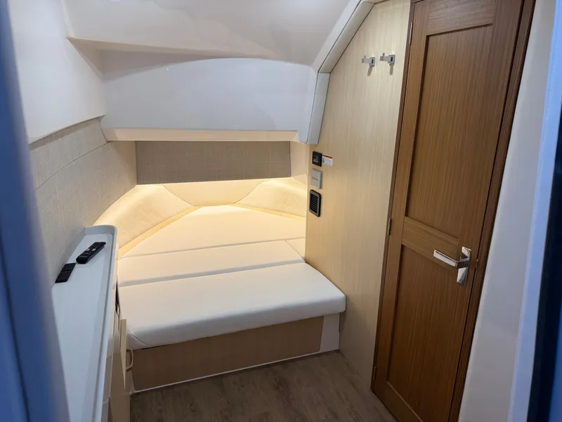 Slide: The Image of Regal 38SAV SURF 2026 - 31