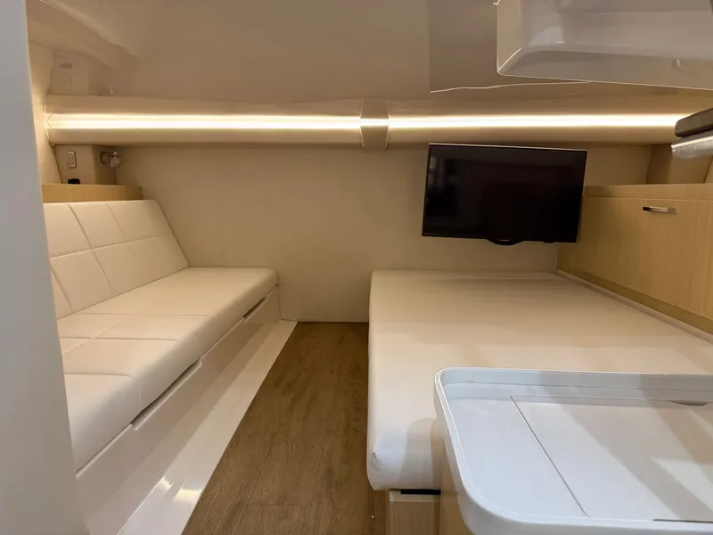 Slide: The Image of Regal 38SAV SURF 2026 - 33