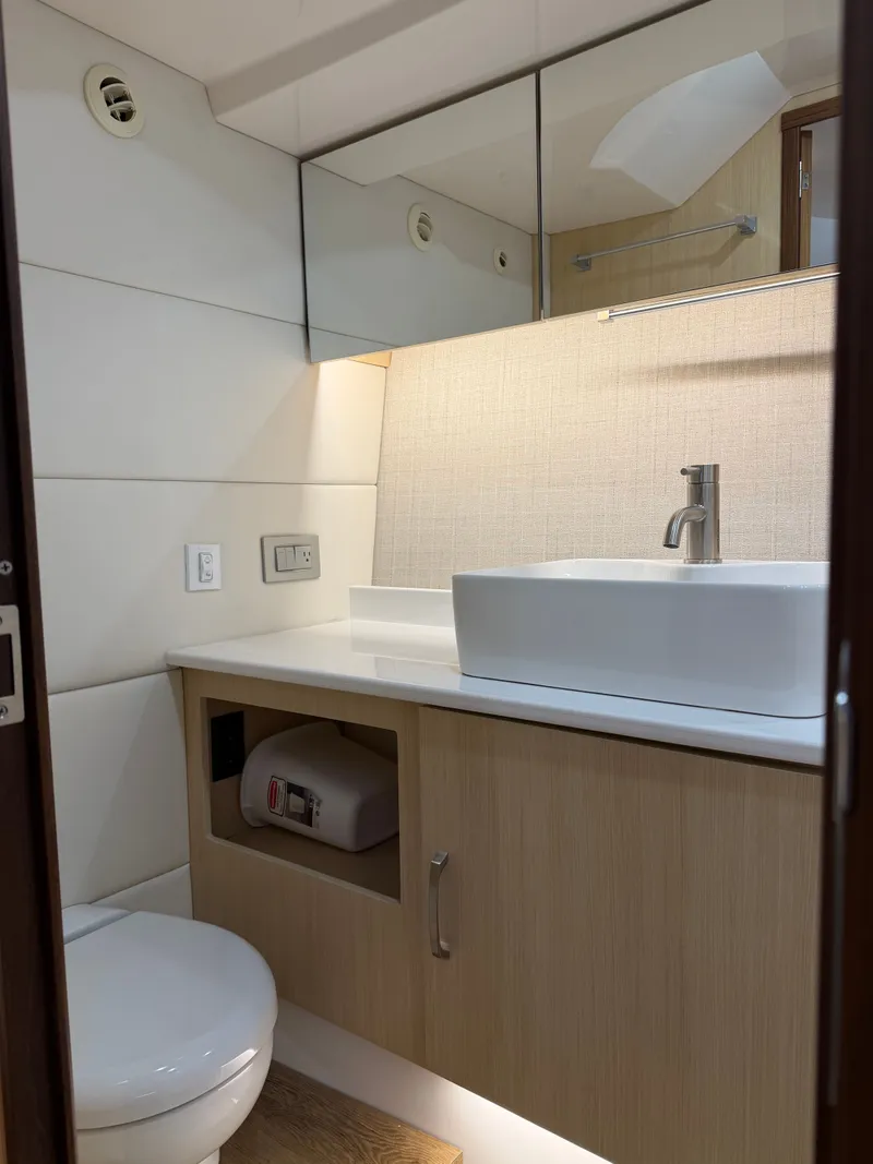 Slide: The Image of Regal 38SAV SURF 2026 - 35