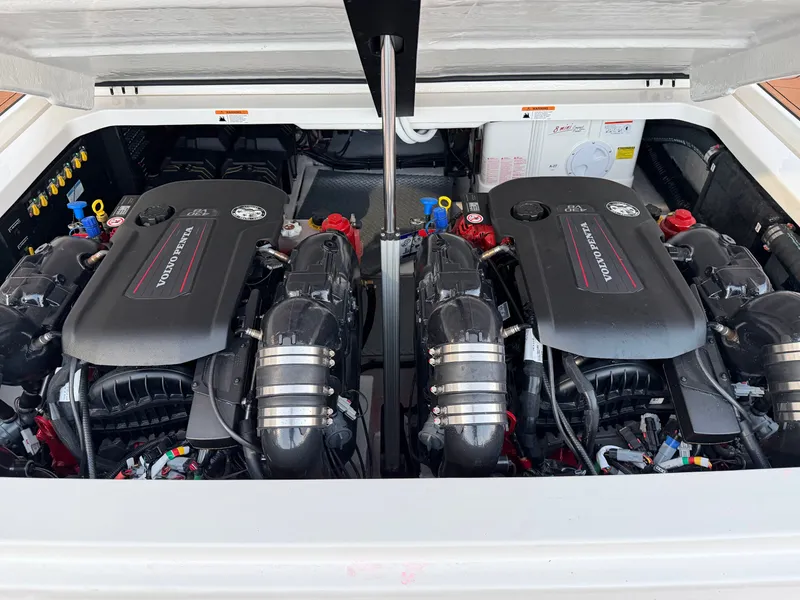 Slide: The Image of Regal 38SAV SURF 2026 - 36