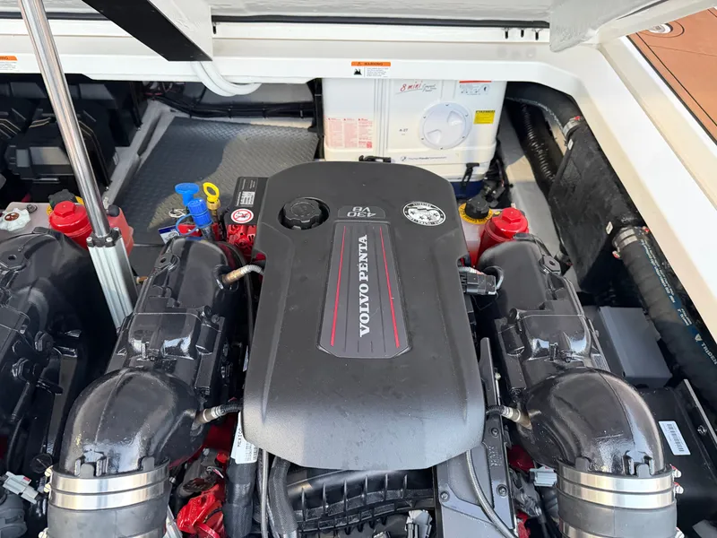 Slide: The Image of Regal 38SAV SURF 2026 - 38