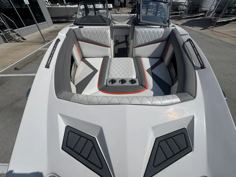 Slide: The Image of Tigé RZ4 2015 - 16