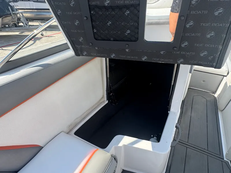 Slide: The Image of Tigé RZ4 2015 - 32