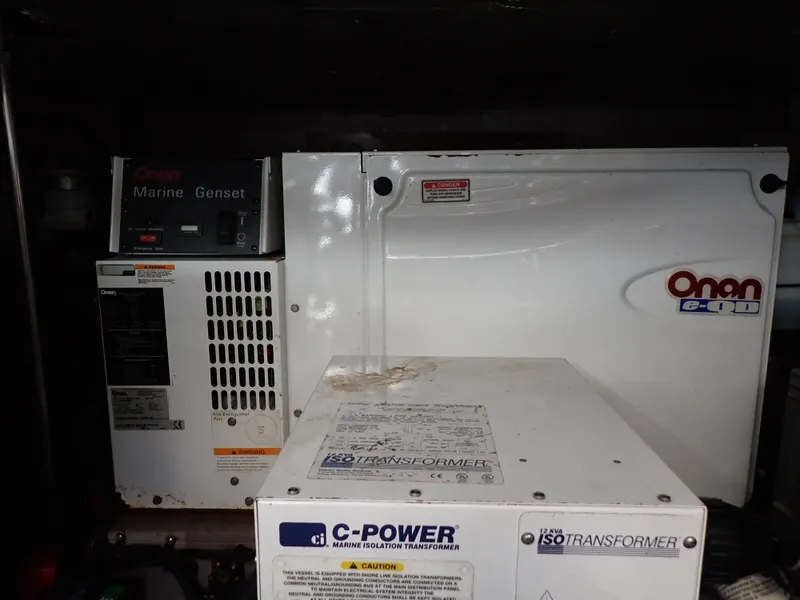 Slide: The Image of Sea Ray Sundancer 460 2003 - 35