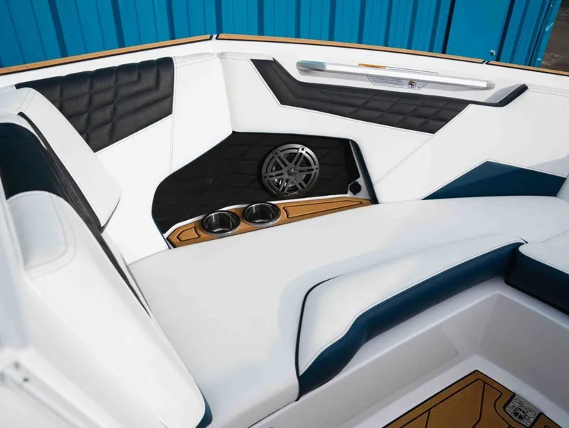 Slide: The Image of Nautique Super Air Nautique S23 2026 - 11