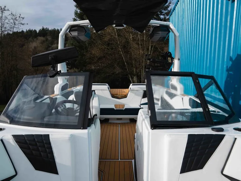 Slide: The Image of Nautique Super Air Nautique S23 2026 - 12