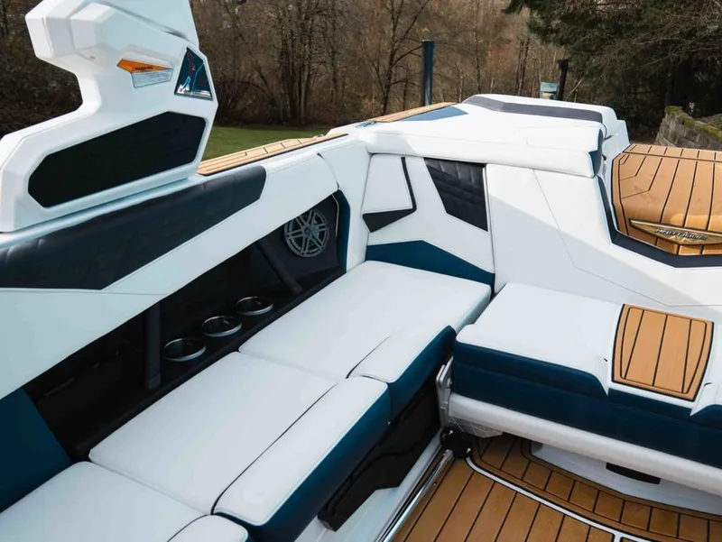 Slide: The Image of Nautique Super Air Nautique S23 2026 - 17