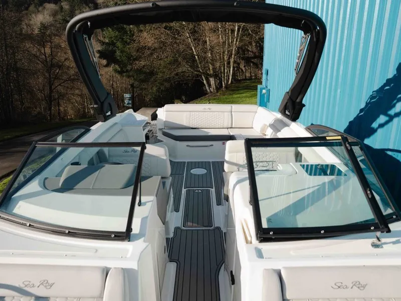 Slide: The Image of Sea Ray SDX 290 2025 - 11