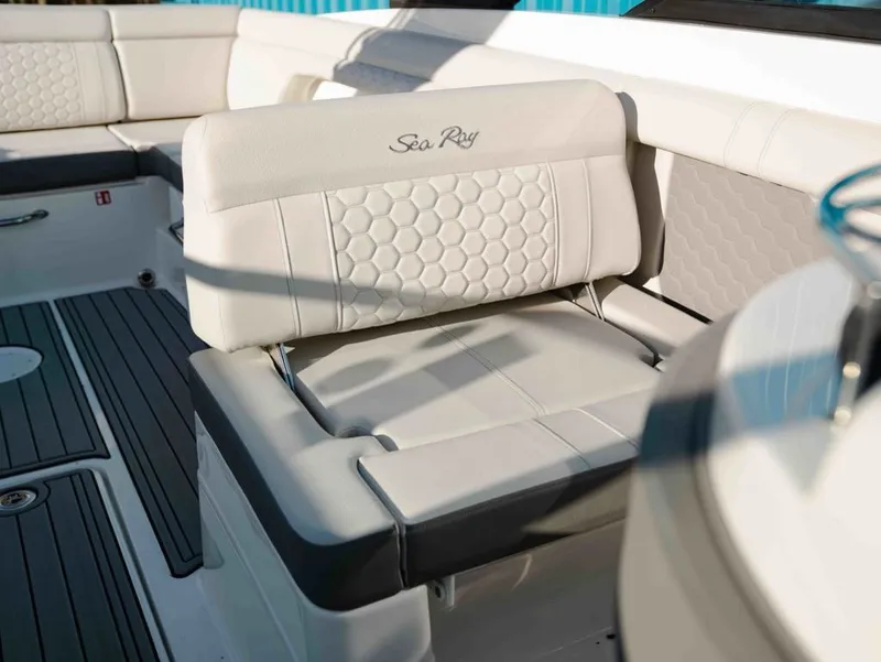 Slide: The Image of Sea Ray SDX 290 2025 - 15