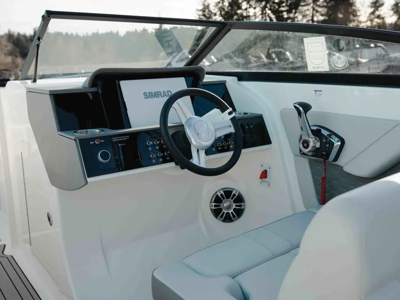 Slide: The Image of Sea Ray SDX 290 2025 - 7