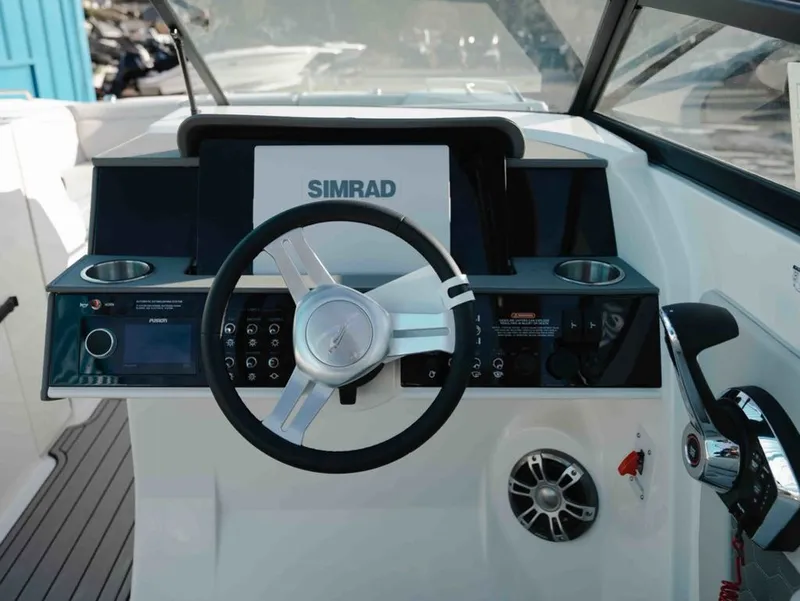 Slide: The Image of Sea Ray SDX 290 2025 - 8