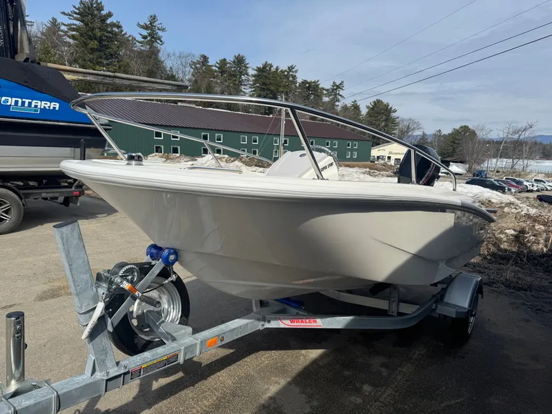 Slide: The Image of Boston Whaler 130 Super Sport 2026 - 6