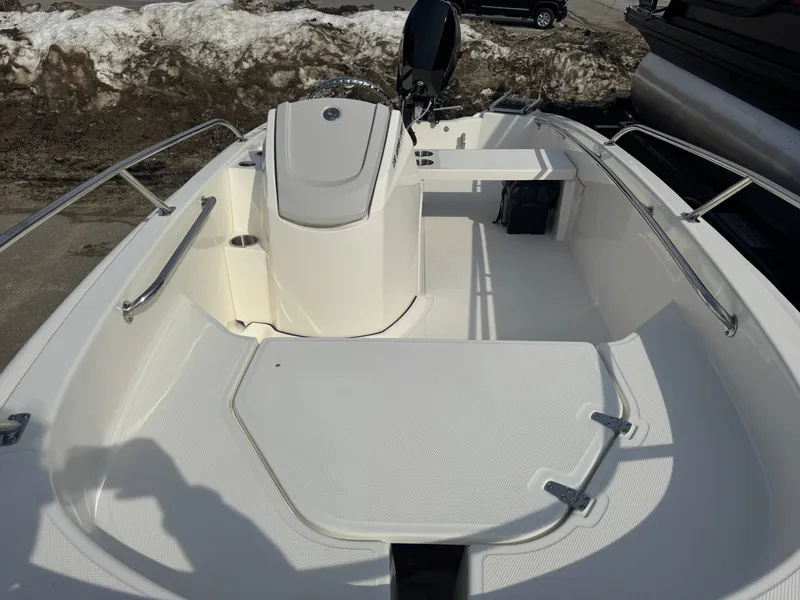 Slide: The Image of Boston Whaler 130 Super Sport 2026 - 7