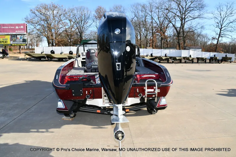 Slide: The Image of Ranger 621FS Pro w/400HP Mercury Verado V-10 2026 - 25