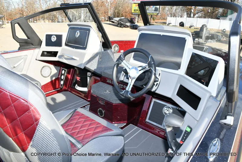 Slide: The Image of Ranger 621FS Pro w/400HP Mercury Verado V-10 2026 - 7