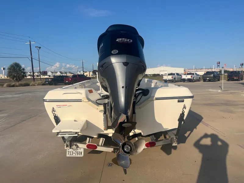 Slide: The Image of Skeeter SX2250 2021 - 9