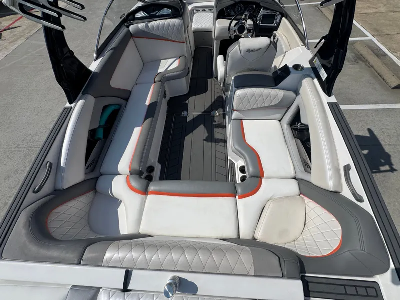 Slide: The Image of Tigé RZ4 2015 - 18