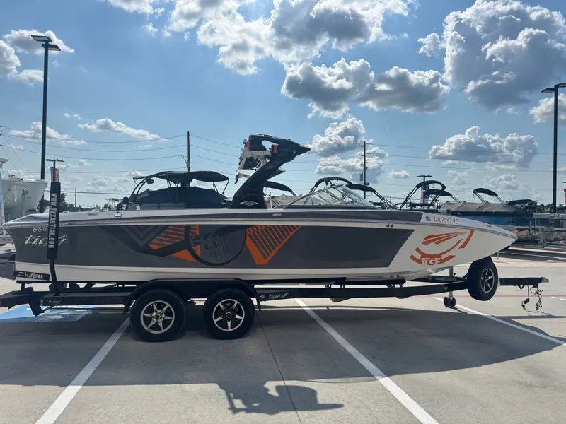 Slide: The Image of Tigé RZ4 2015 - 6