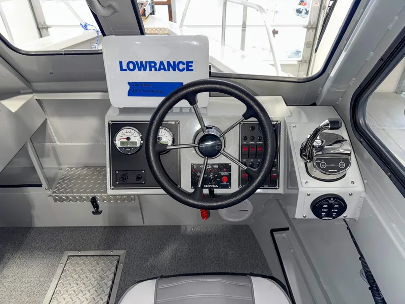 Slide: The Image of Hewescraft 240 Alaskan 2016 - 8