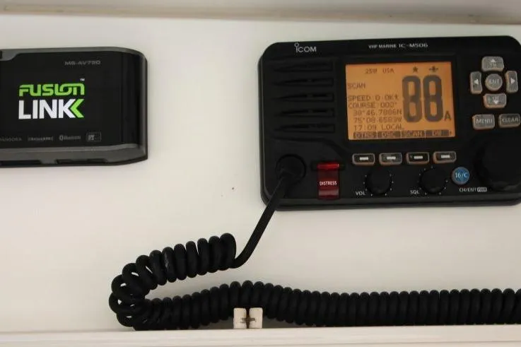 Slide: The Image of ICOM marine radio and Fusion Link device on 1999 Ocean Yachts 60 Super Sport. - 34