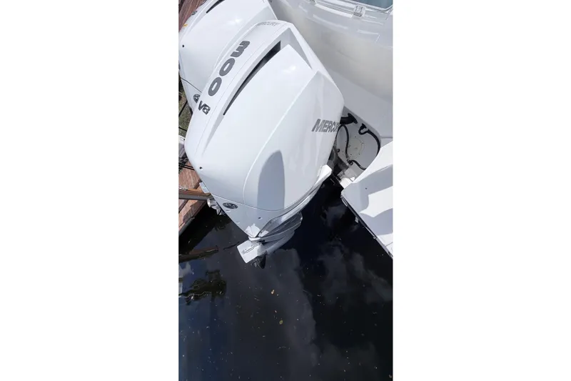Slide: The Image of Boston Whaler 330 Outrage 2017 with twin Mercury 300 V8 engines. - 14