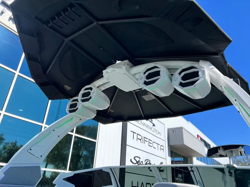 Slide: The Image of Tigé Ultré 25ZX 2024 - 13