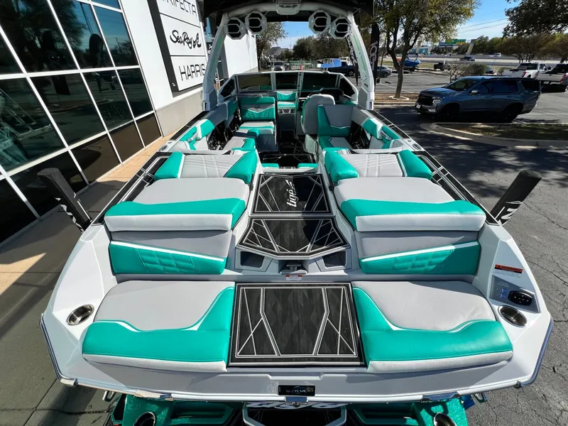 Slide: The Image of Tigé Ultré 25ZX 2024 - 14