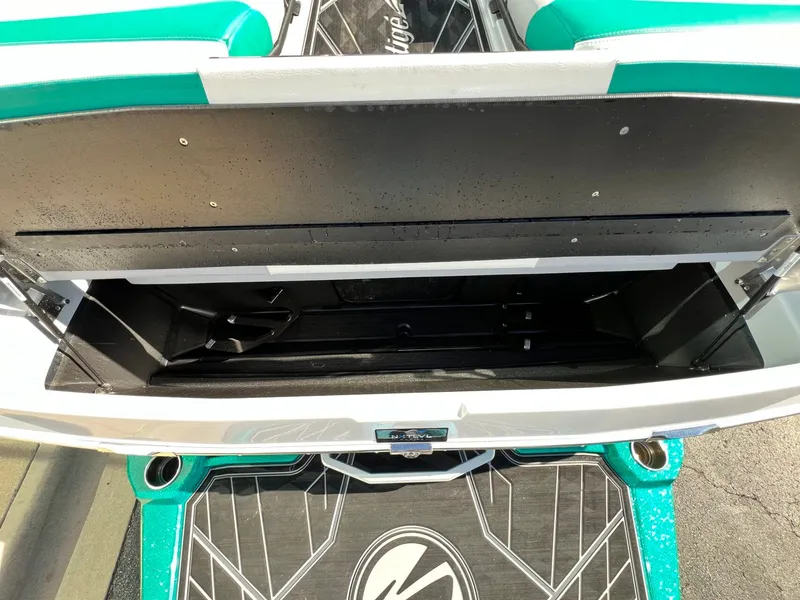 Slide: The Image of Tigé Ultré 25ZX 2024 - 15