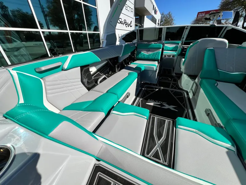 Slide: The Image of Tigé Ultré 25ZX 2024 - 19