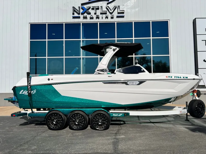 Slide: The Image of Tigé Ultré 25ZX 2024 - 2