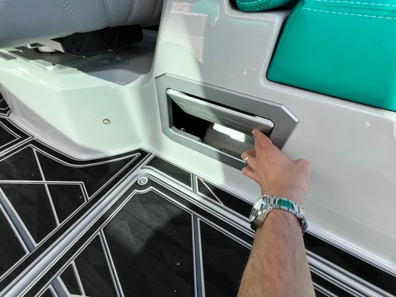 Slide: The Image of Tigé Ultré 25ZX 2024 - 23