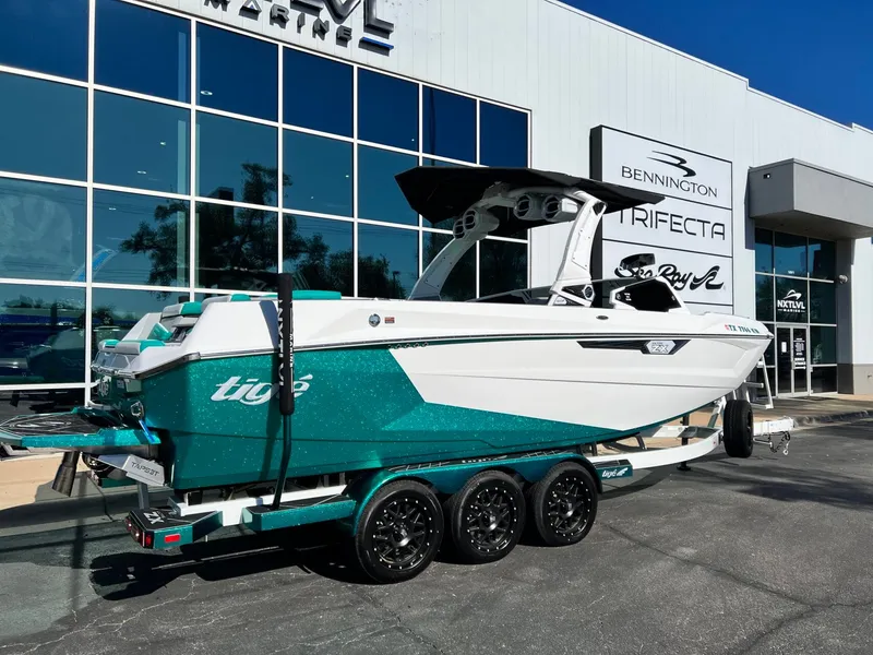 Slide: The Image of Tigé Ultré 25ZX 2024 - 3