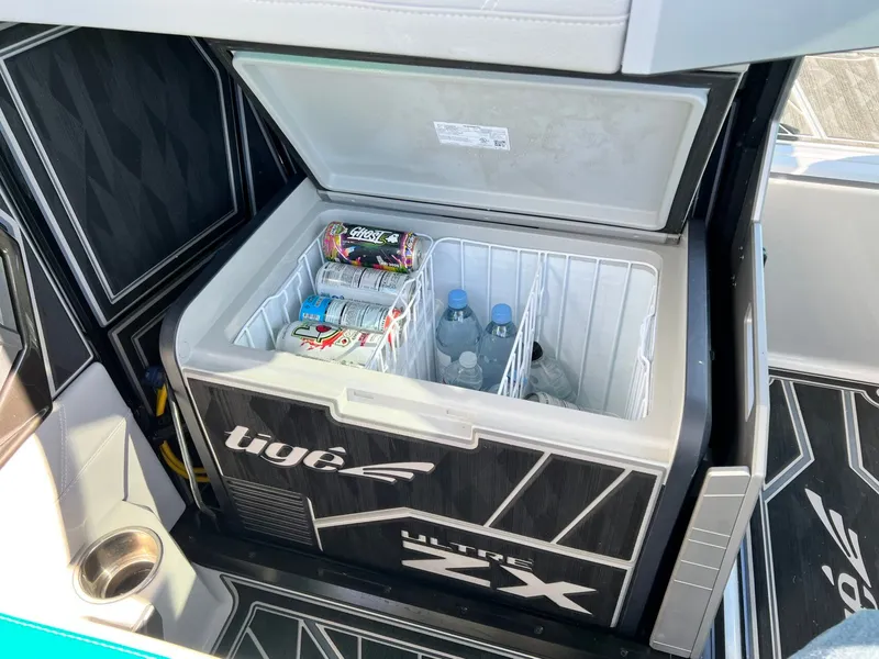 Slide: The Image of Tigé Ultré 25ZX 2024 - 31