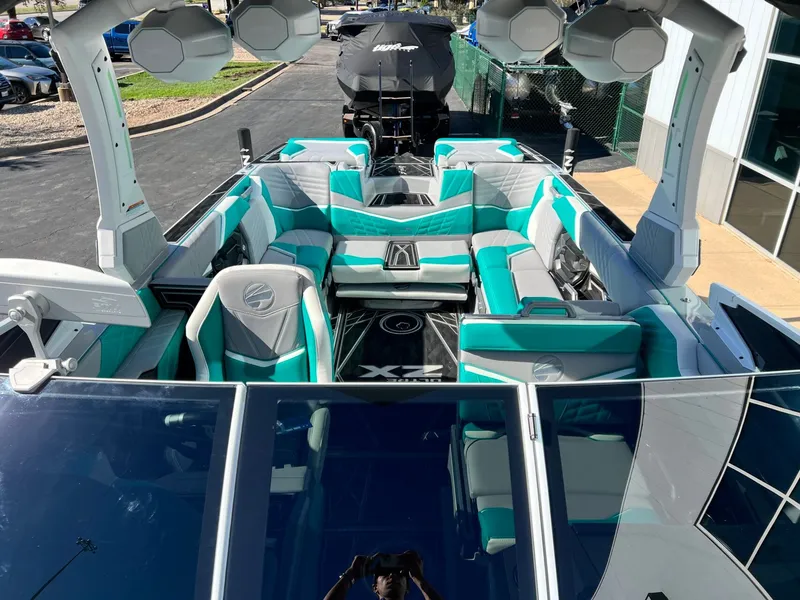 Slide: The Image of Tigé Ultré 25ZX 2024 - 39