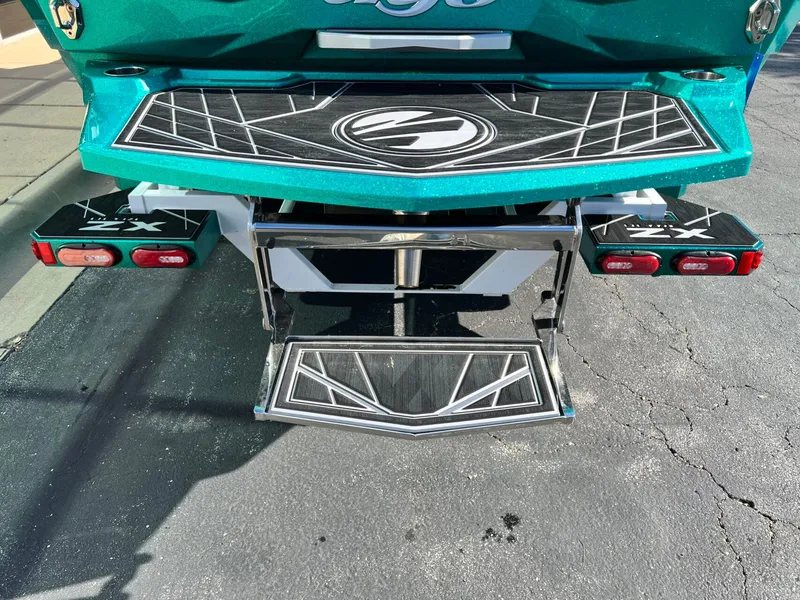 Slide: The Image of Tigé Ultré 25ZX 2024 - 4