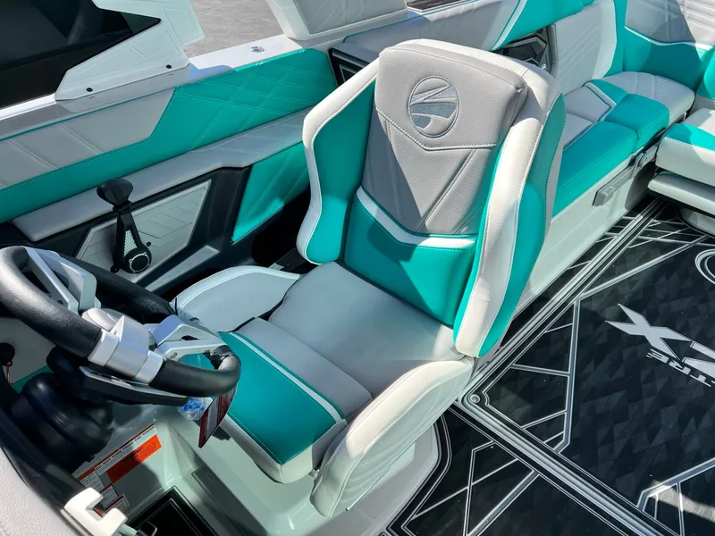 Slide: The Image of Tigé Ultré 25ZX 2024 - 42