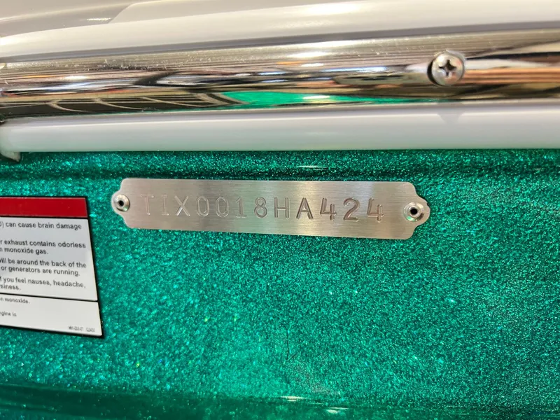 Slide: The Image of Tigé Ultré 25ZX 2024 - 45