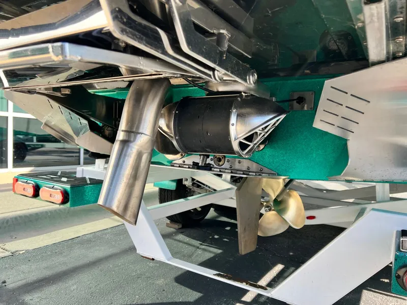 Slide: The Image of Tigé Ultré 25ZX 2024 - 6