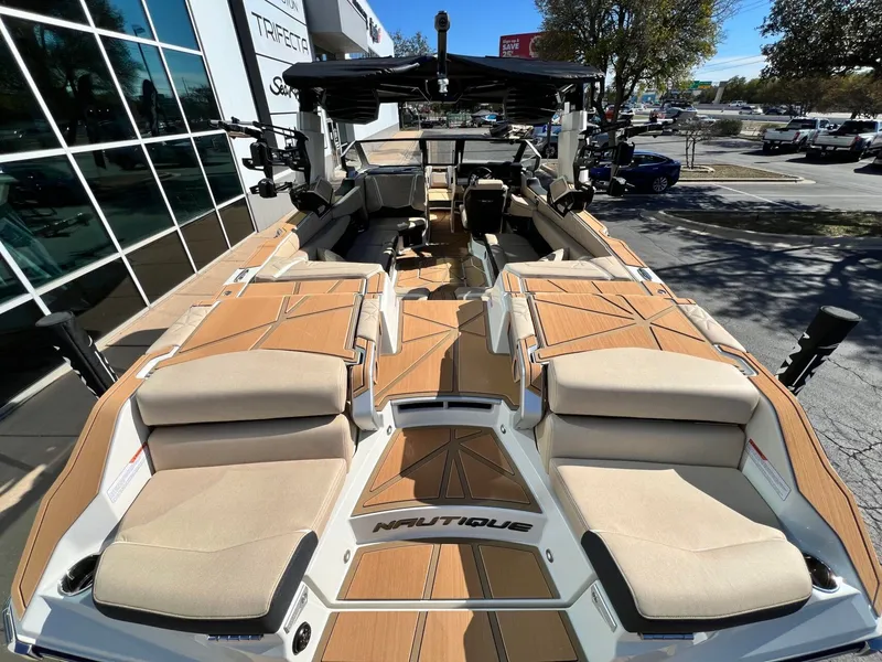 Slide: The Image of Nautique Super Air Nautique G25 Paragon 2026 - 16