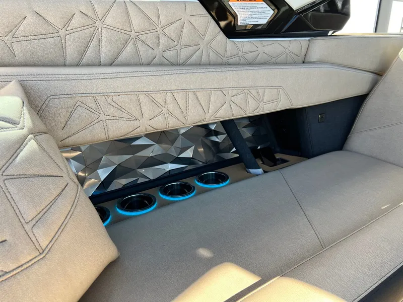 Slide: The Image of Nautique Super Air Nautique G25 Paragon 2026 - 24