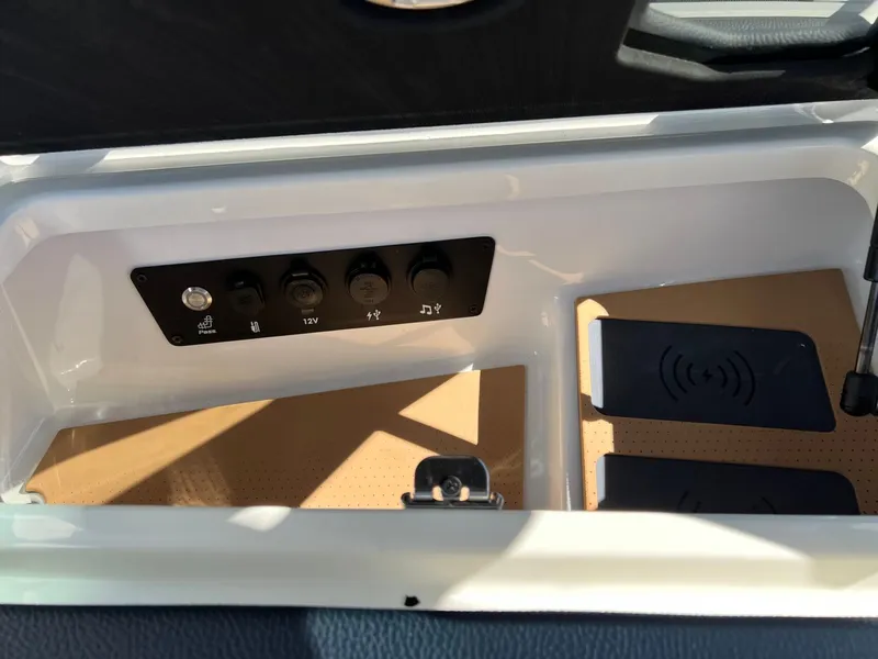 Slide: The Image of Nautique Super Air Nautique G25 Paragon 2026 - 48