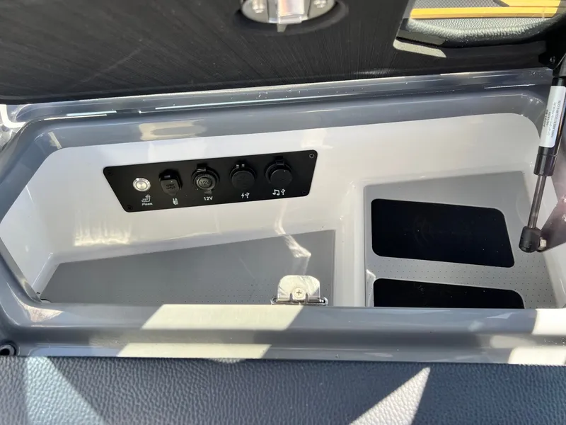 Slide: The Image of Nautique Super Air Nautique G25 Paragon 2026 - 48