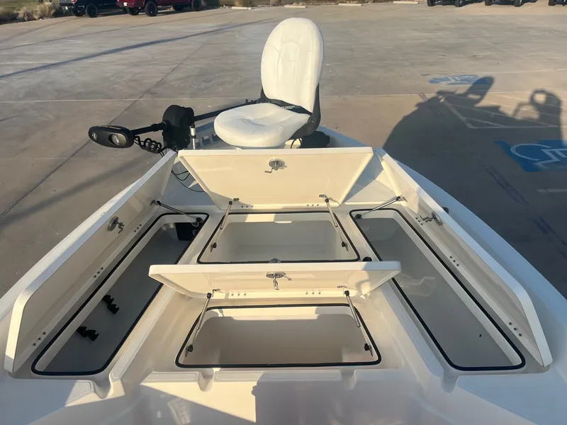 Slide: The Image of Skeeter SX2250 2021 - 12