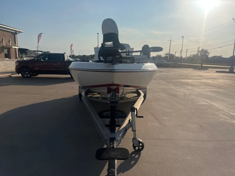 Slide: The Image of Skeeter SX2250 2021 - 5