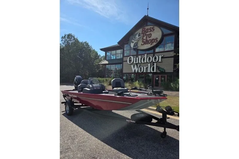 Slide: The Image of 2026 Tracker Bass Tracker Classic XL boat outside Bass Pro Shops Outdoor World. - 7
